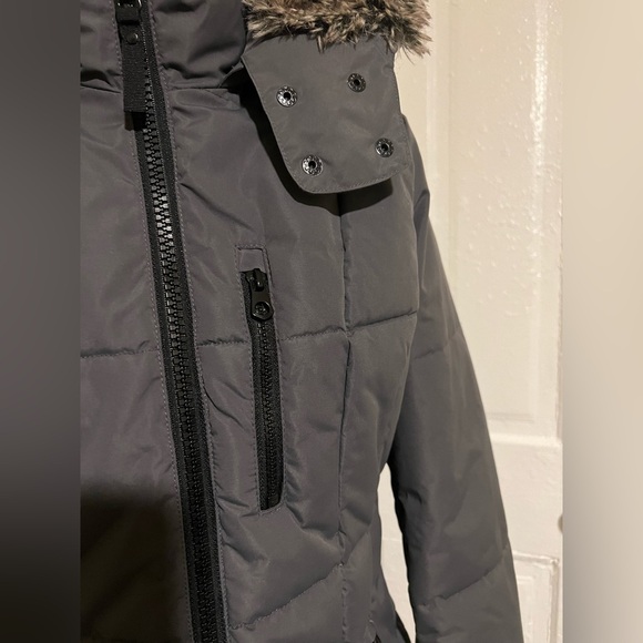 HALITECH Gray Puffer Coat with Faux Fur Hood and Slim Fit - Picture 5 of 12